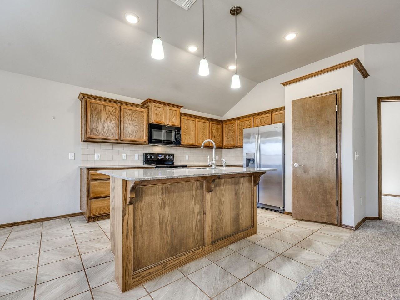 6912 Nw 155th Ter - Photo 7 of 24