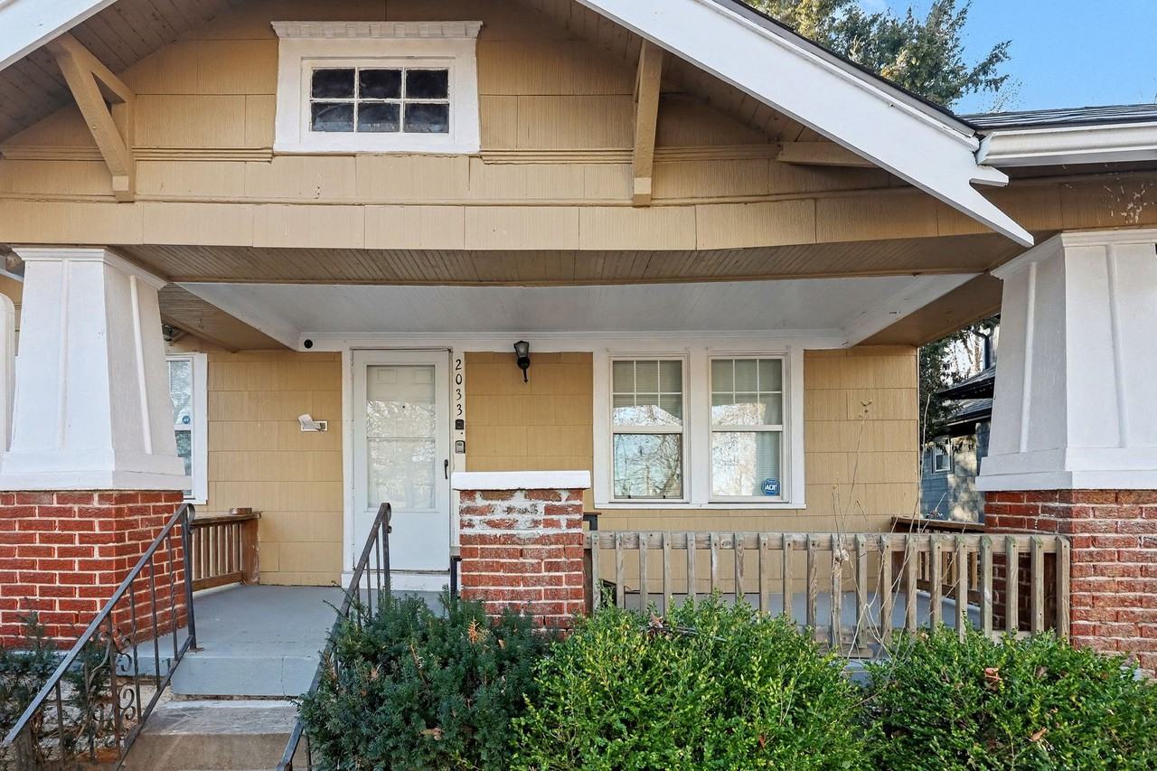 2033 E Gregory Blvd - Photo 3 of 15