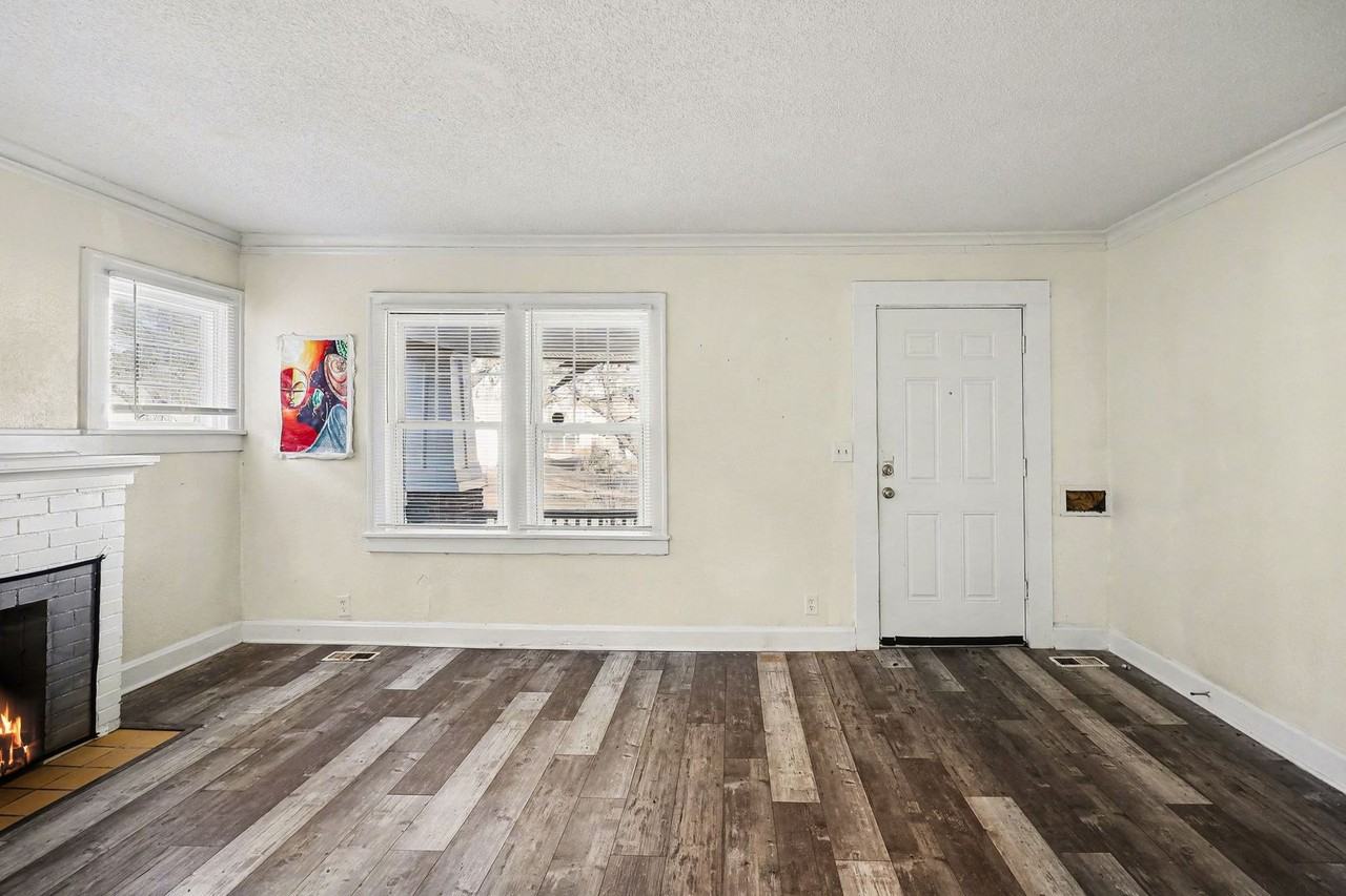 2033 E Gregory Blvd - Photo 4 of 15