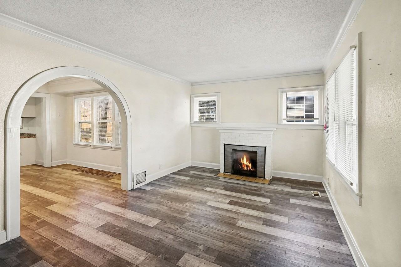 2033 E Gregory Blvd - Photo 5 of 15