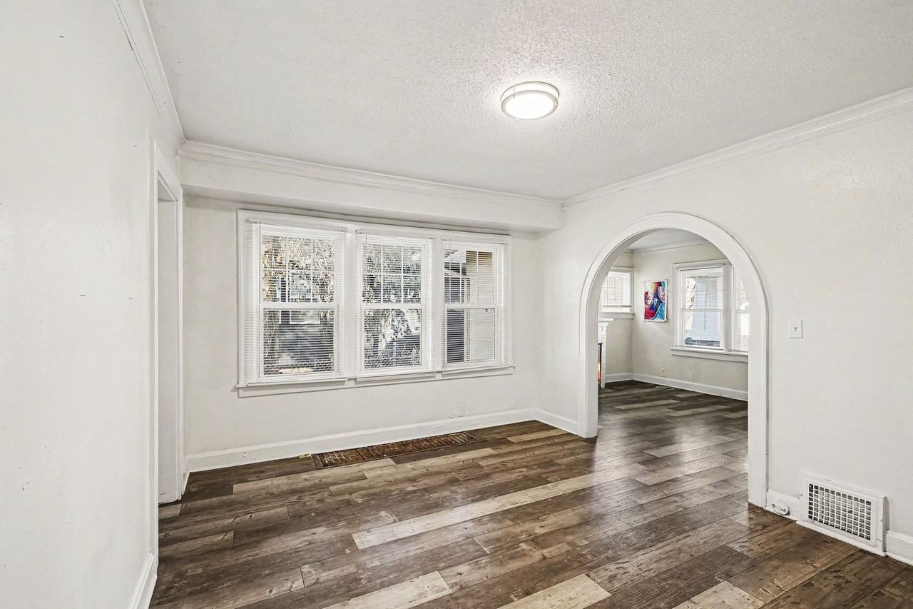 2033 E Gregory Blvd - Photo 6 of 15