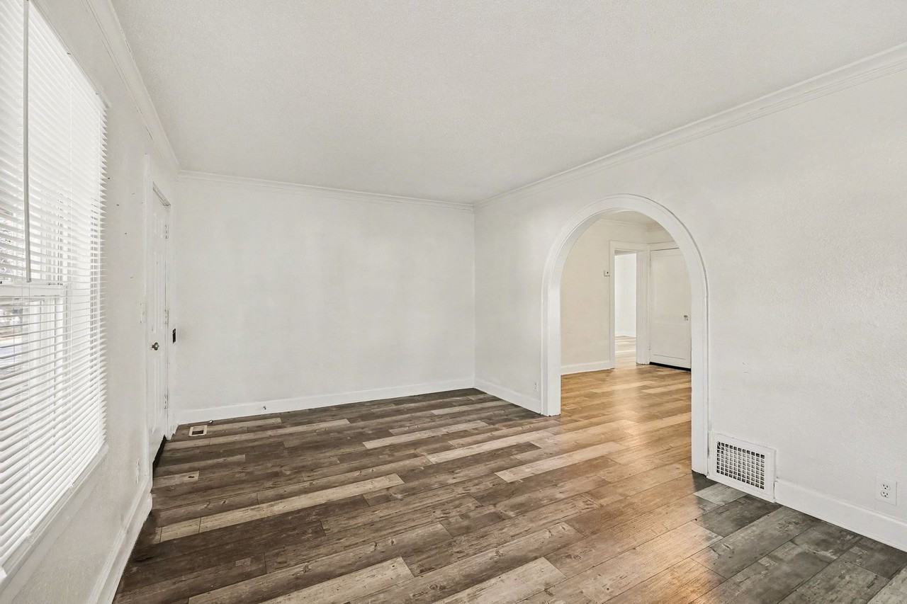 2033 E Gregory Blvd - Photo 7 of 15