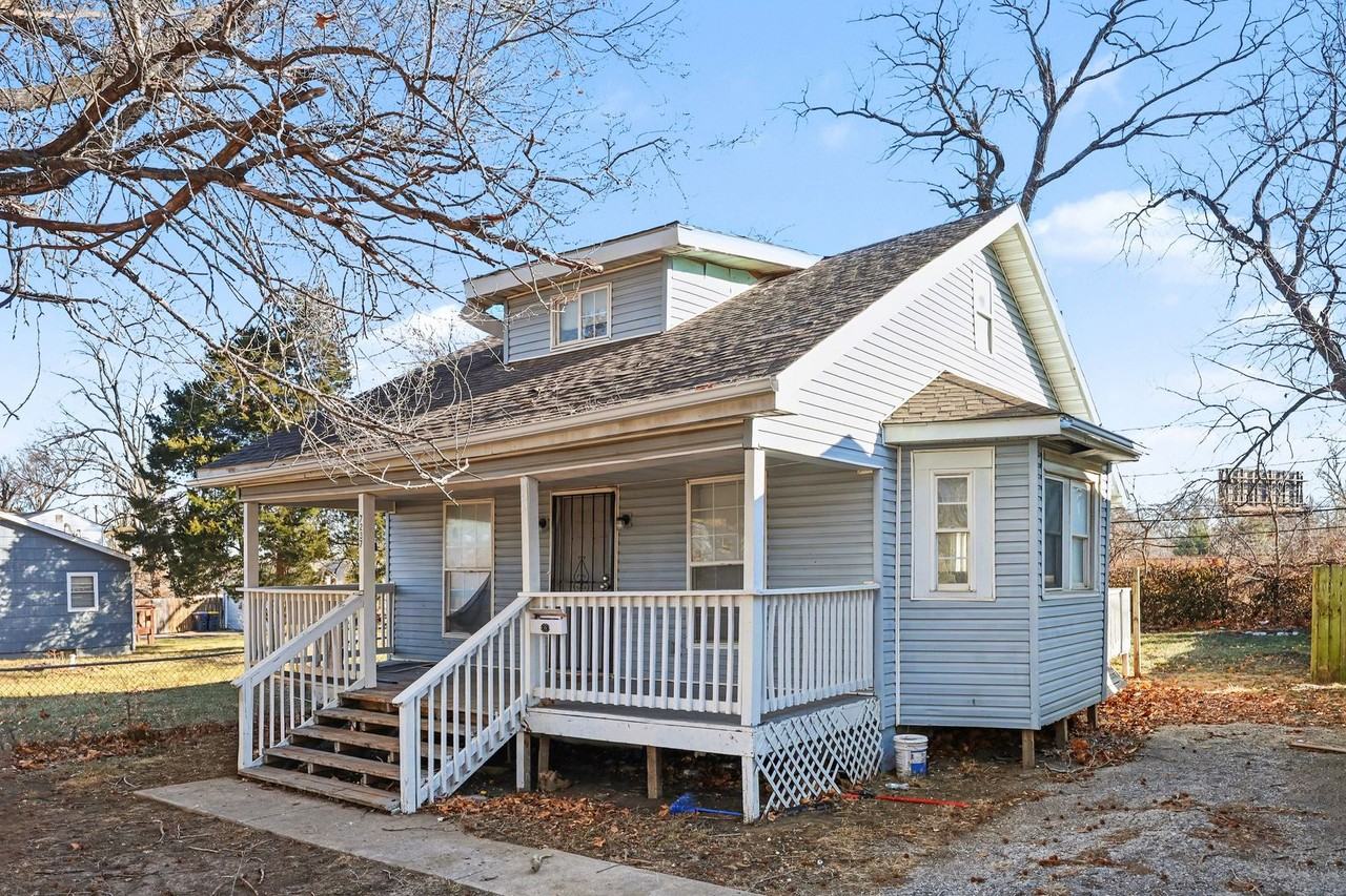 7237 Wabash Ave - Photo 3 of 13