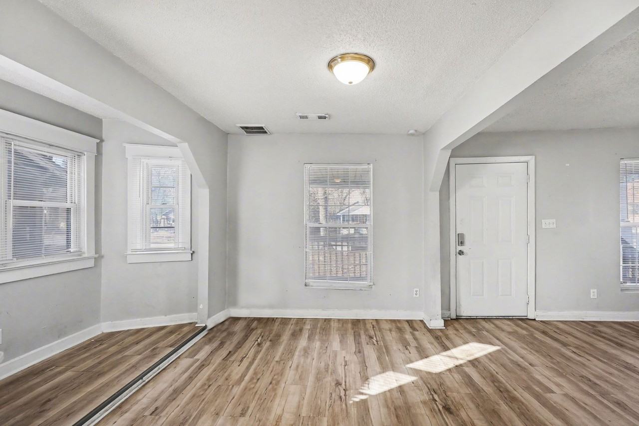 7237 Wabash Ave - Photo 6 of 13