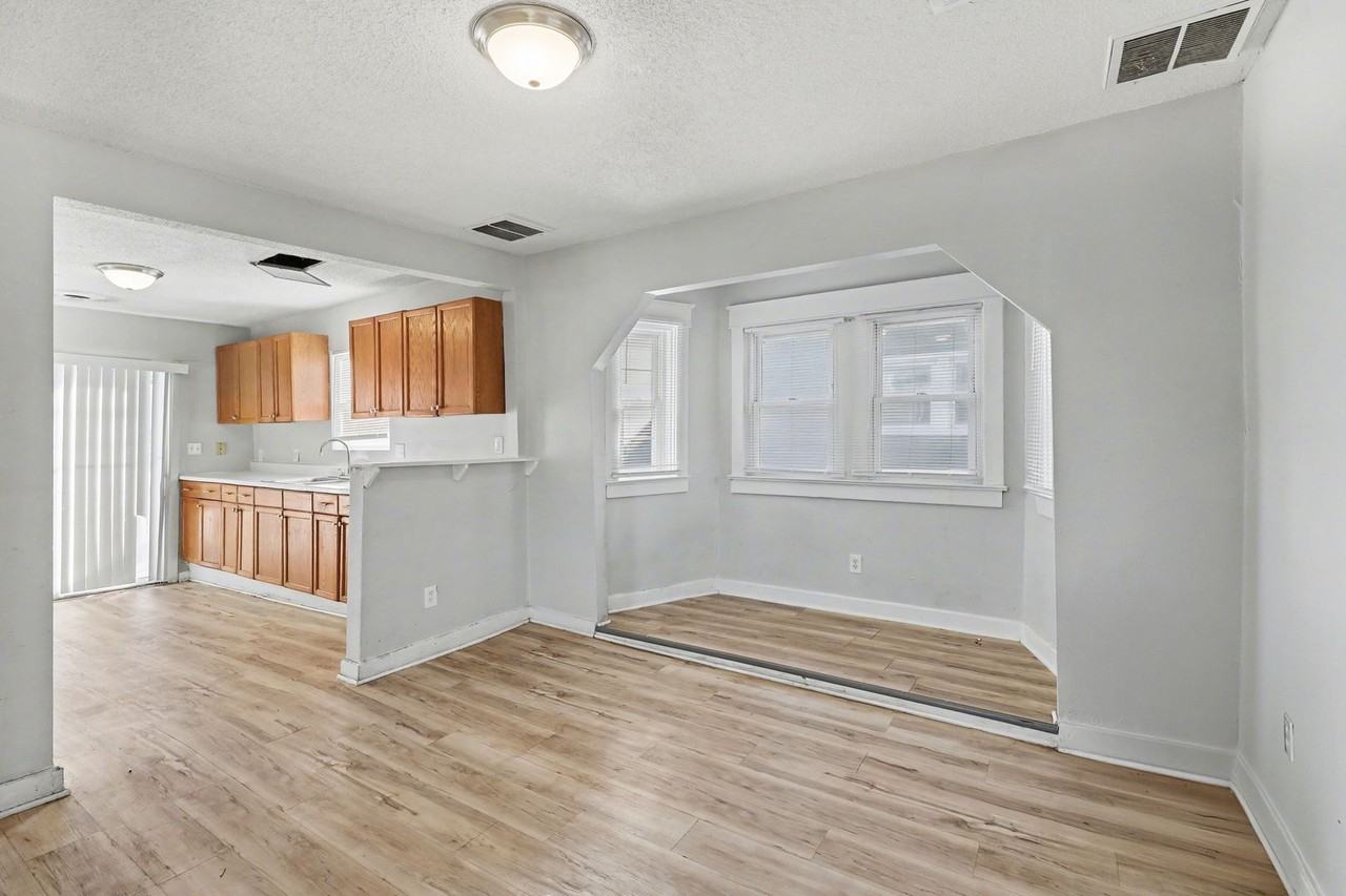 7237 Wabash Ave - Photo 7 of 11