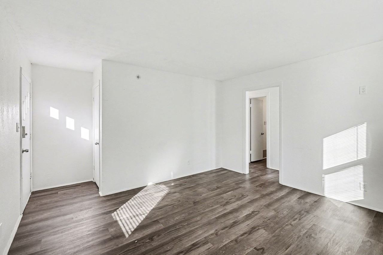 4050 E 70th St - Photo 6 of 13