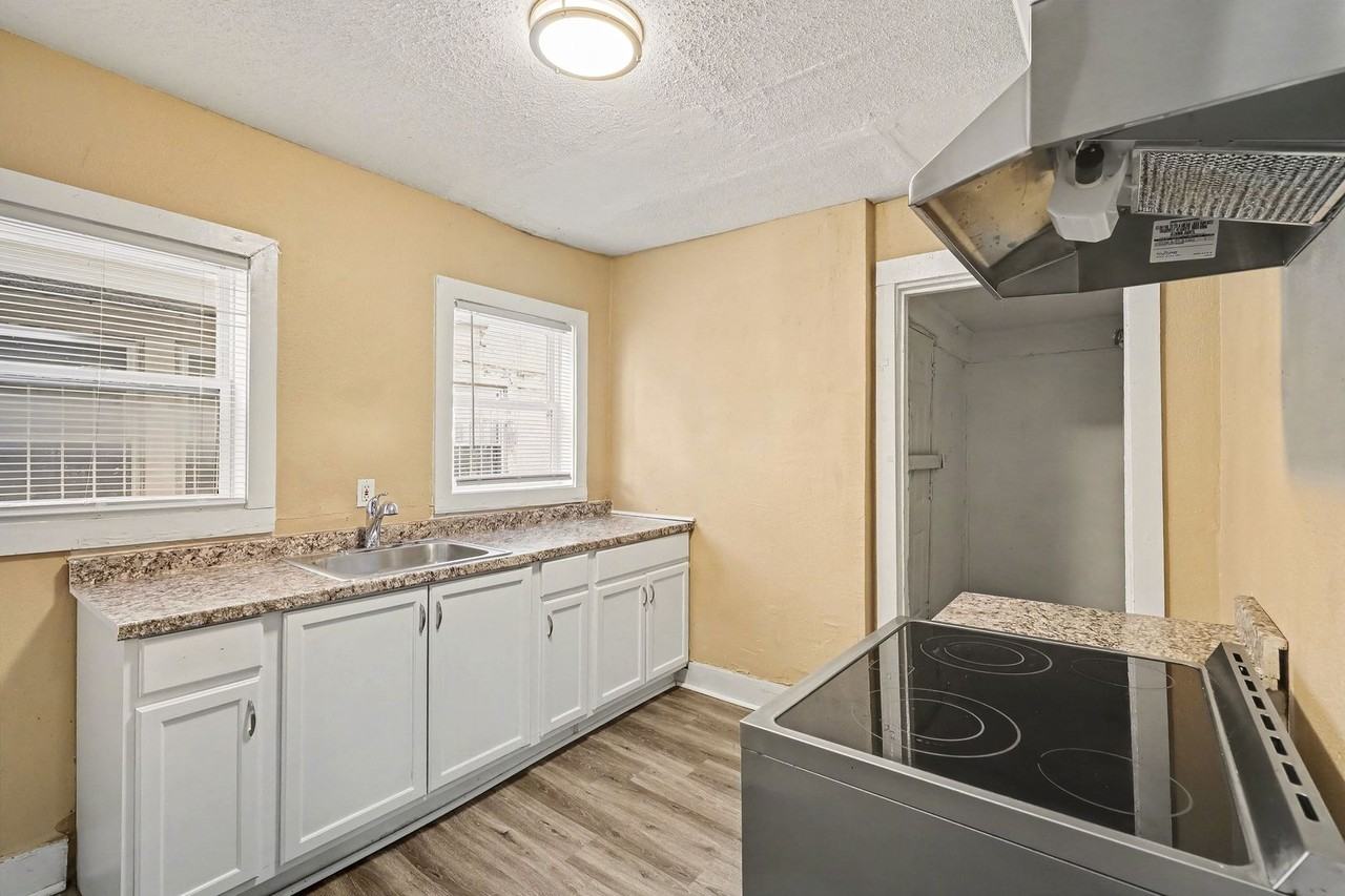 3641 Indiana Ave - Photo 7 of 13