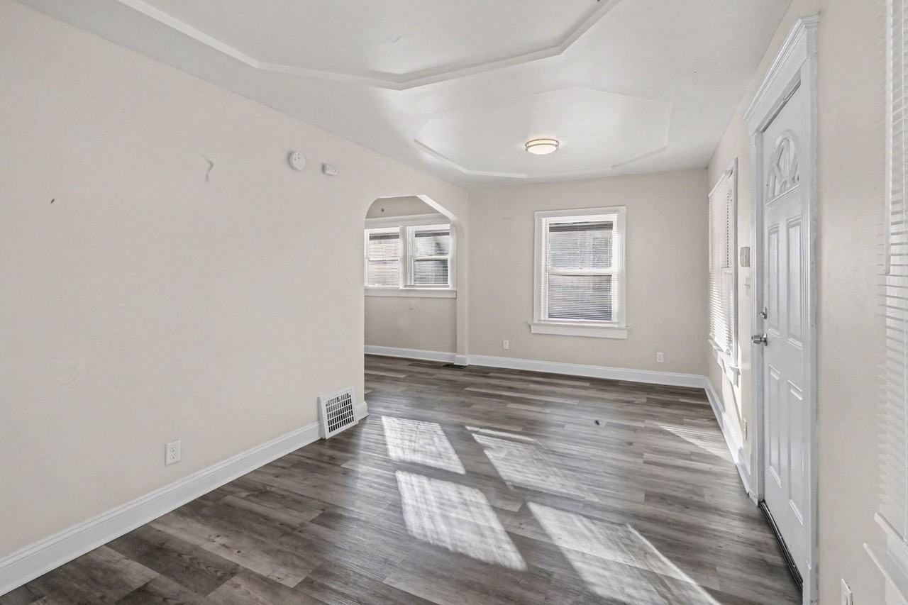 5713 Brooklyn Ave - Photo 3 of 8