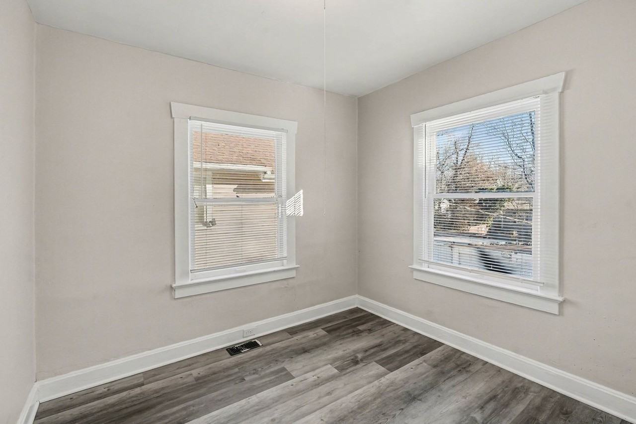 5713 Brooklyn Ave - Photo 6 of 8