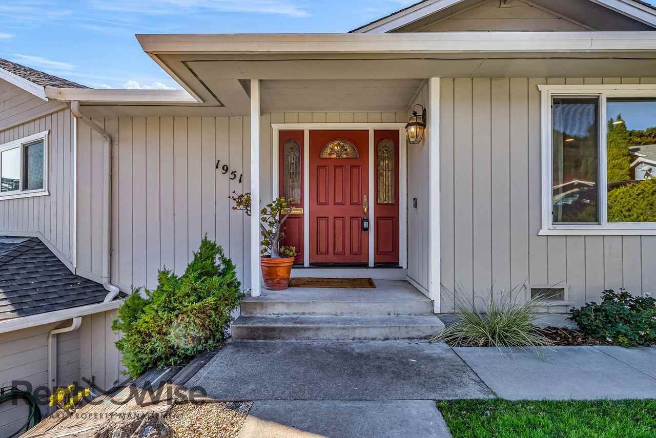 1951 Heath Dr - Photo 4 of 48