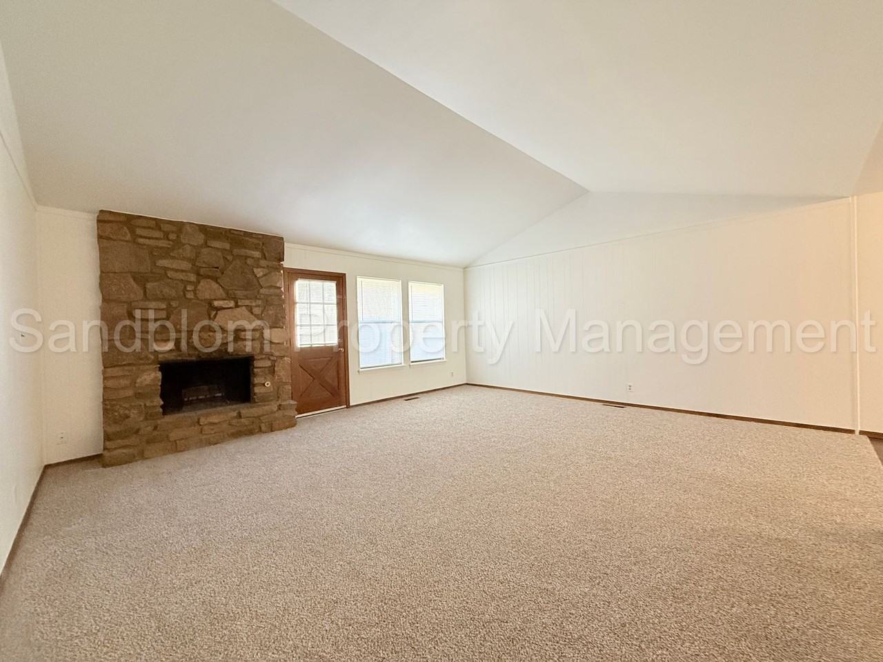 6525 E 90th St - Photo 3 of 16