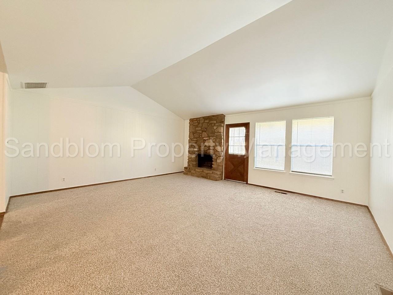 6525 E 90th St - Photo 4 of 16