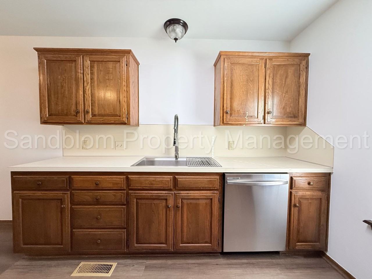 6525 E 90th St - Photo 6 of 16