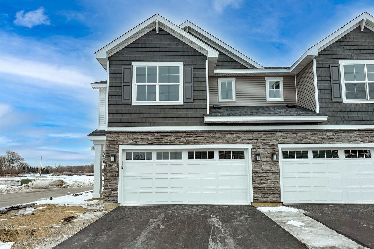 19948 Hunters Rdg - Photo 2 of 18