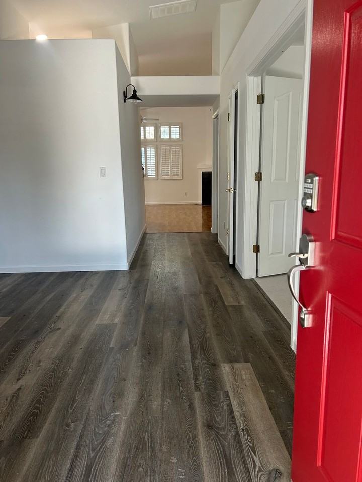 542 Fiesta Ct - Photo 2 of 33