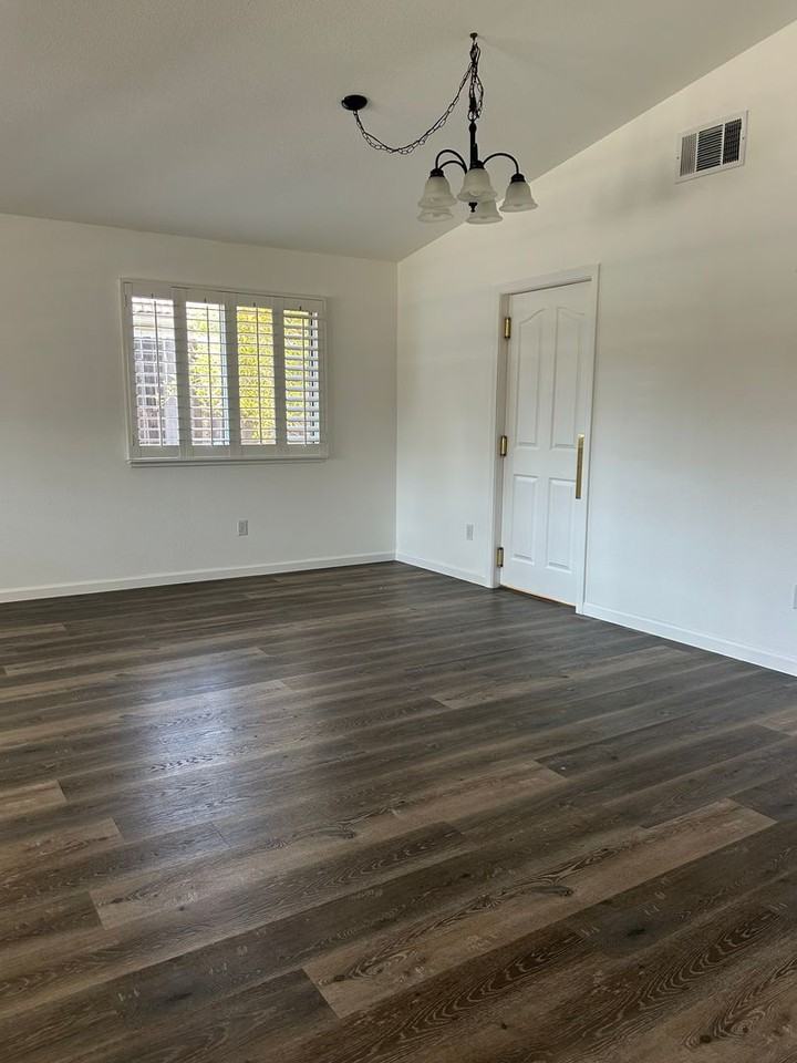 542 Fiesta Ct - Photo 4 of 33