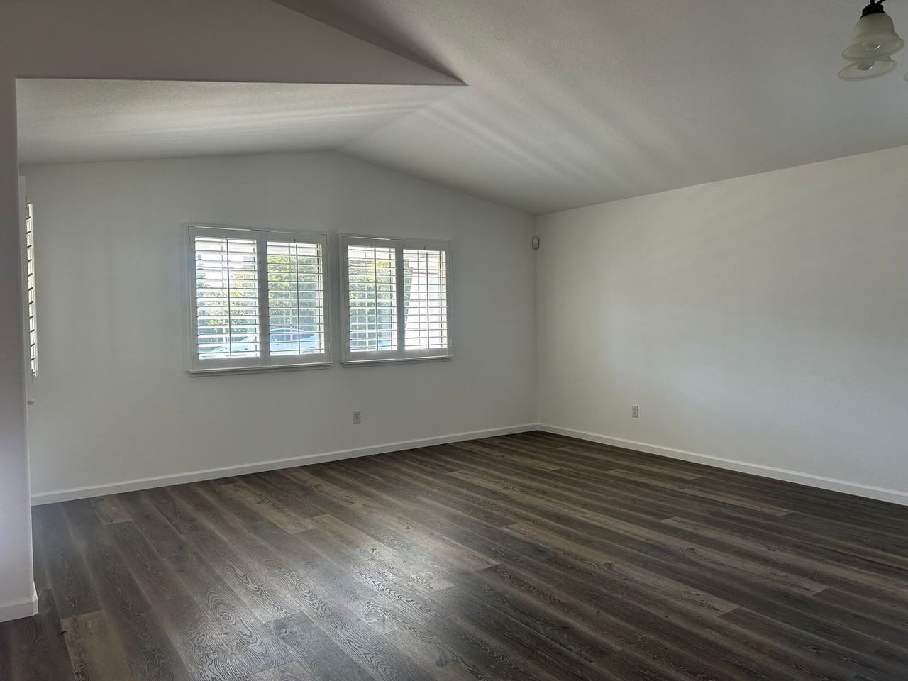 542 Fiesta Ct - Photo 6 of 33