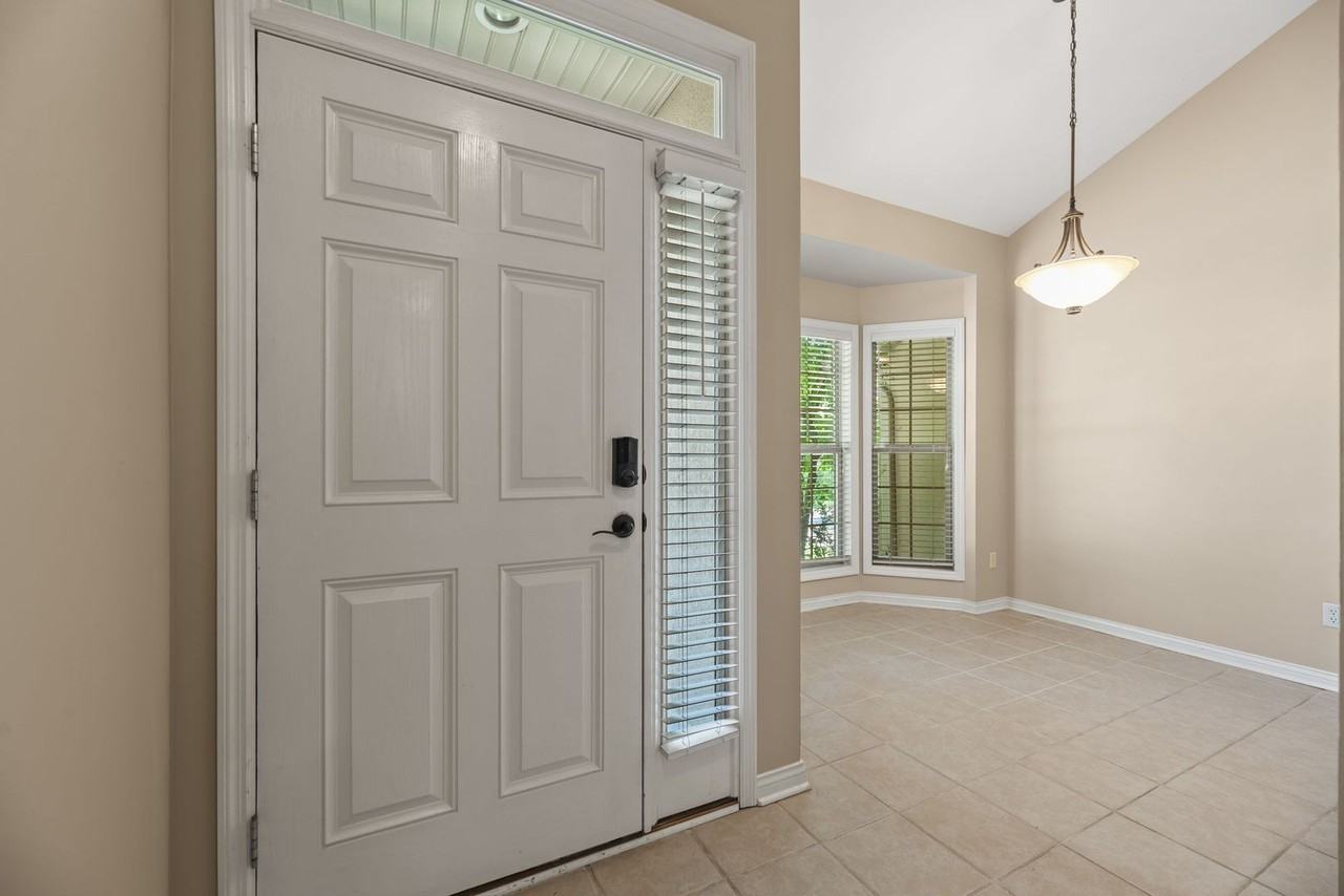 669 Chapel Point Ln - Photo 4 of 38