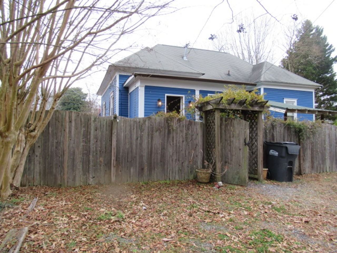 416 W Montgomery St - Photo 5 of 39