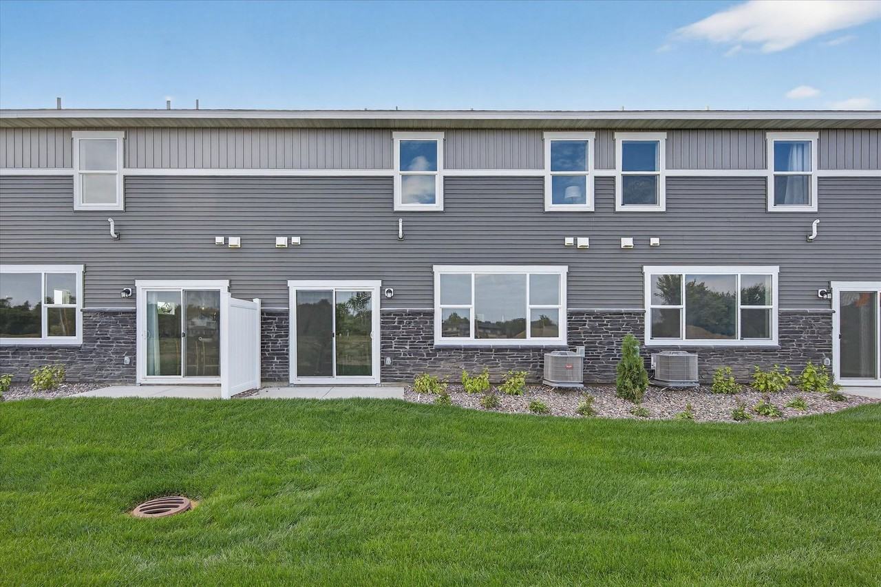 19946 Hunters Rdg - Photo 2 of 18