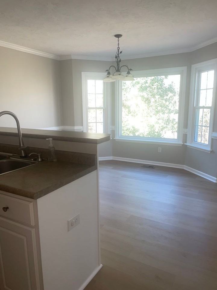 233 Amelia Dr W - Photo 3 of 30