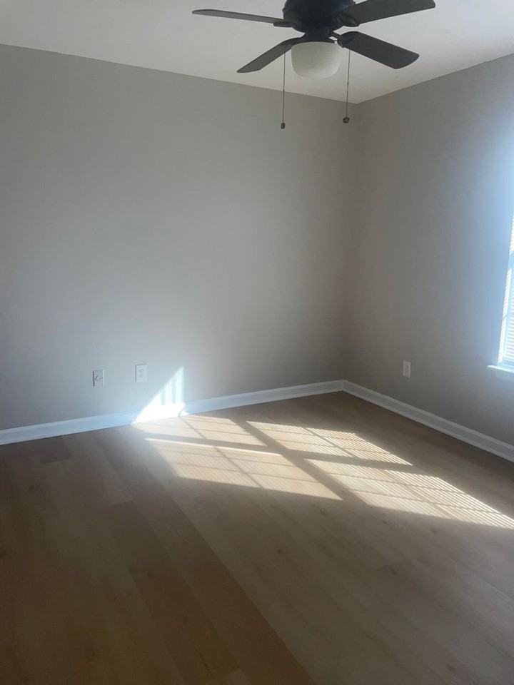 233 Amelia Dr W - Photo 5 of 30