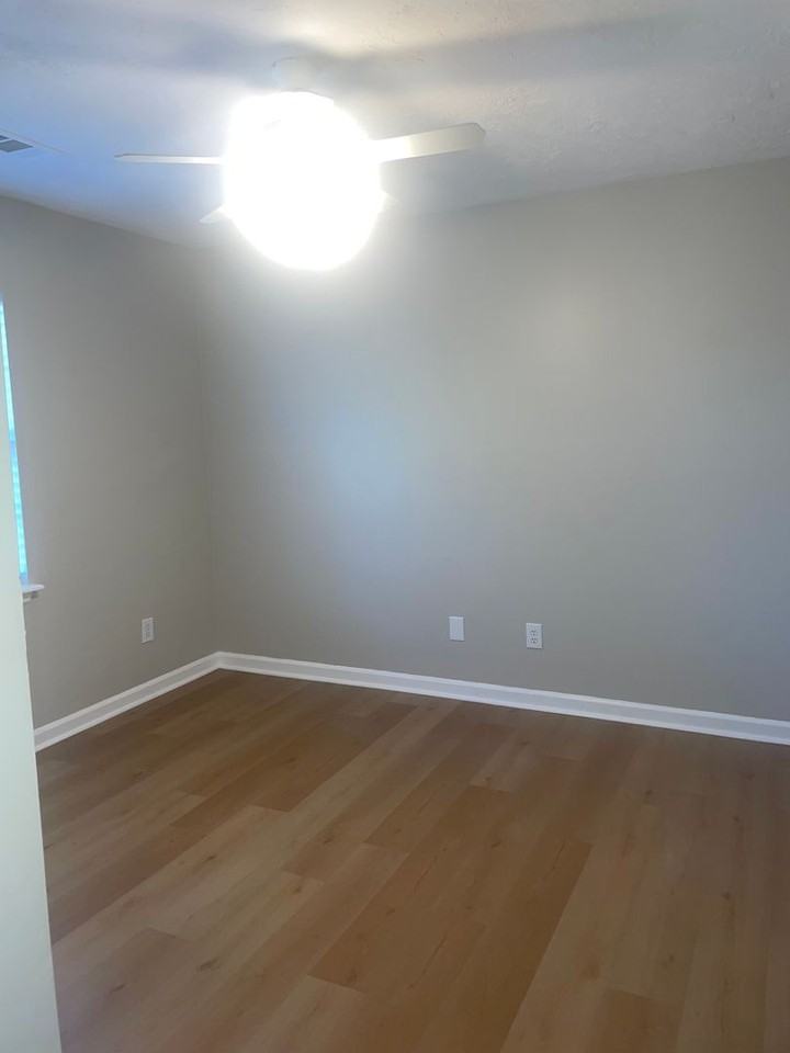 233 Amelia Dr W - Photo 6 of 30