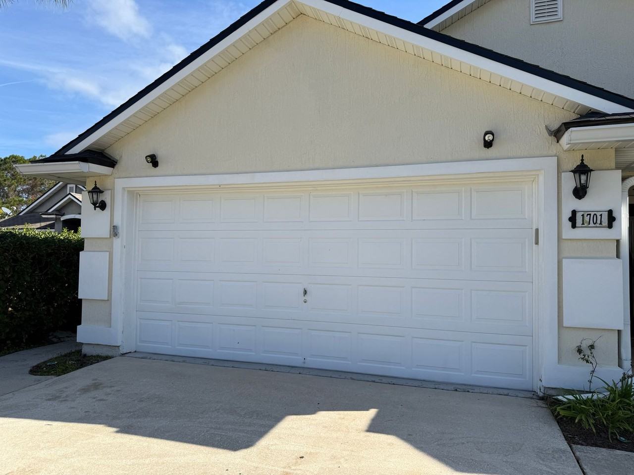 1701 Covington Ln - Photo 3 of 39