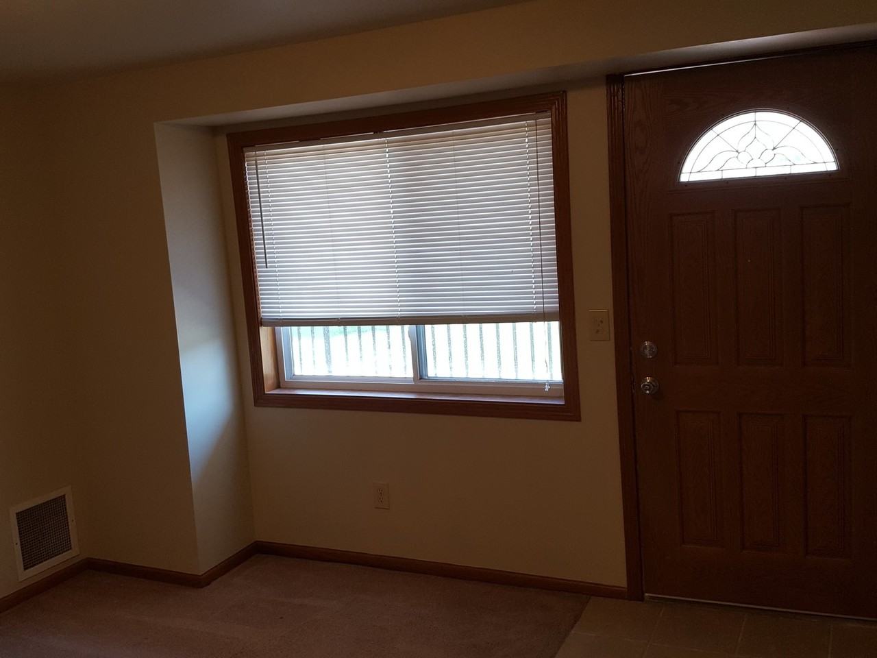 200 E Oakland Ave #J - Photo 2 of 6