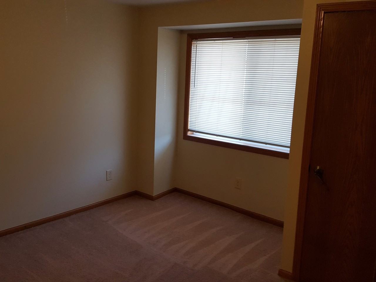 200 E Oakland Ave #J - Photo 6 of 6