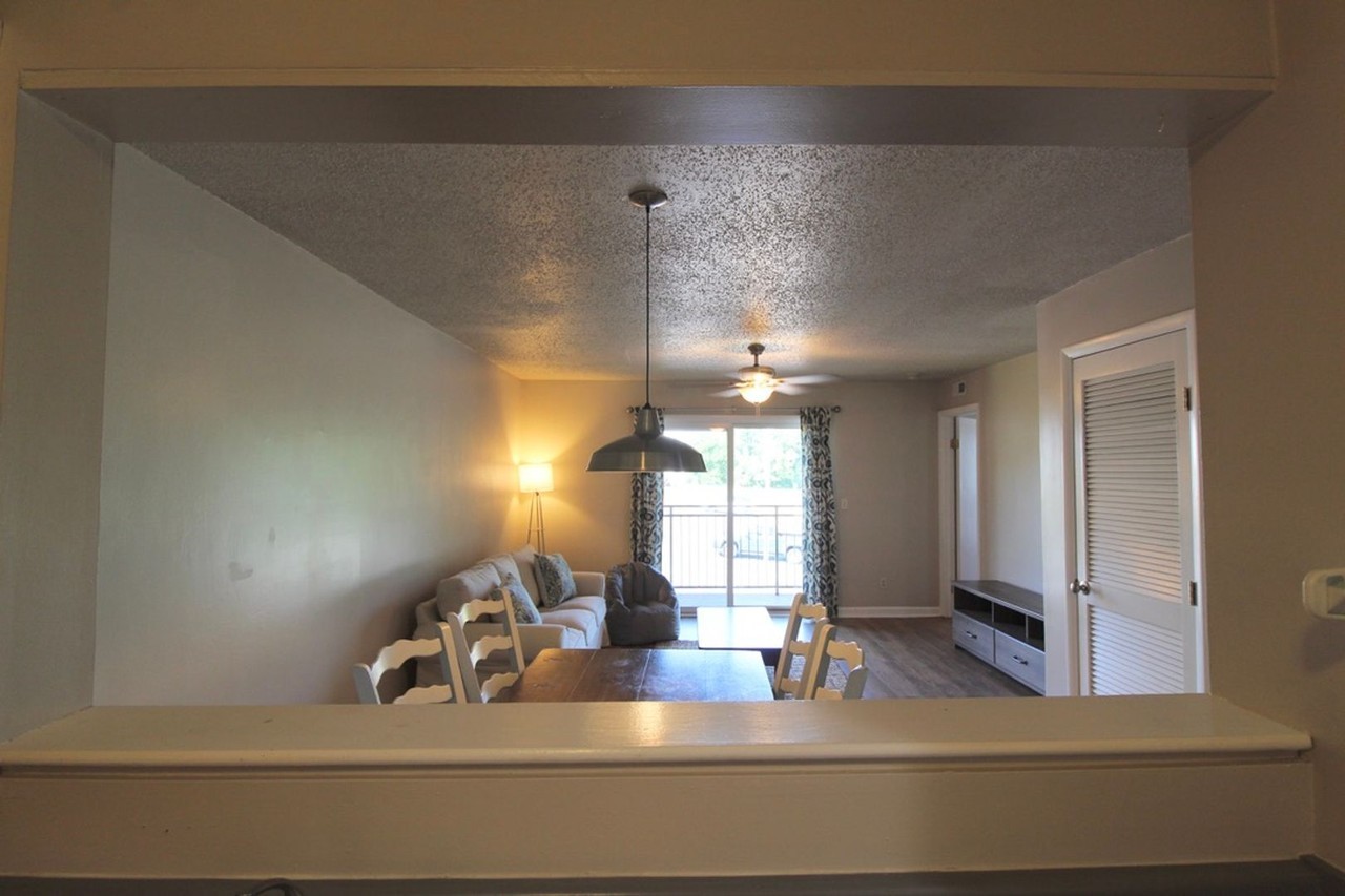 1360 Hunters Rd Apt E - Photo 5 of 39