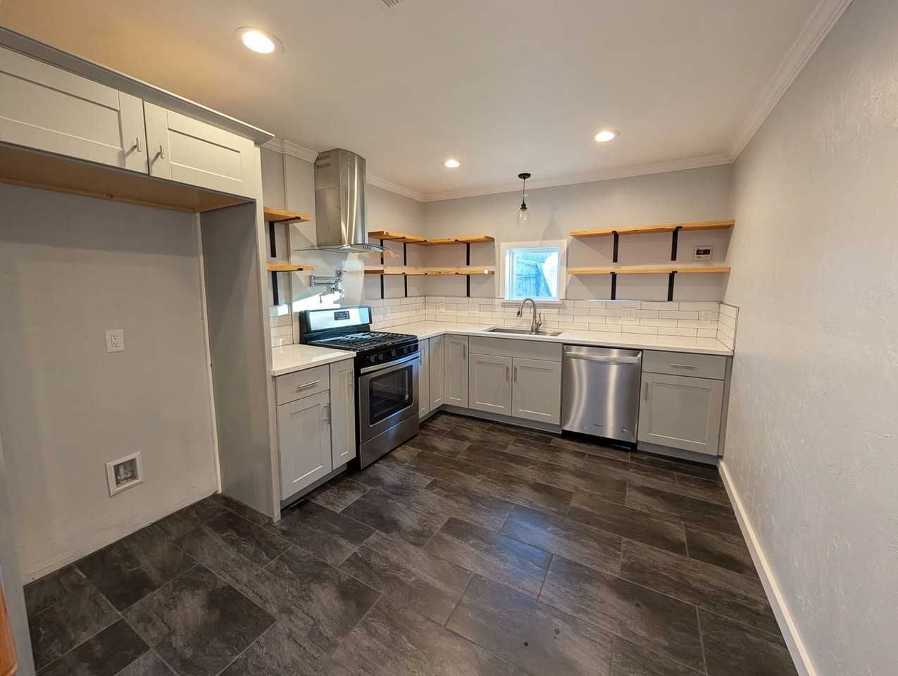 509 S 3rd St - Photo 7 of 15