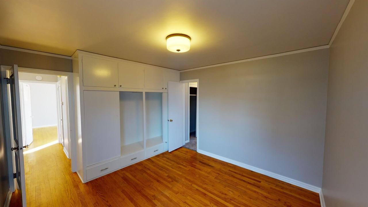 218 E 33rd Pl - Photo 2 of 22