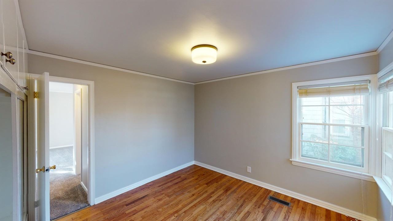 218 E 33rd Pl - Photo 3 of 22