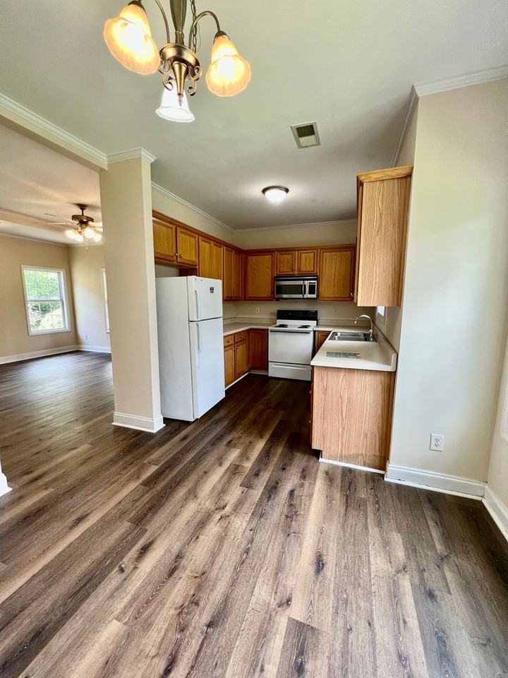160 Trail Creek St - Photo 3 of 9