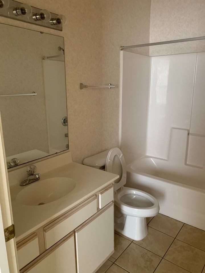 484 River Oaks Dr #62M - Photo 7 of 10