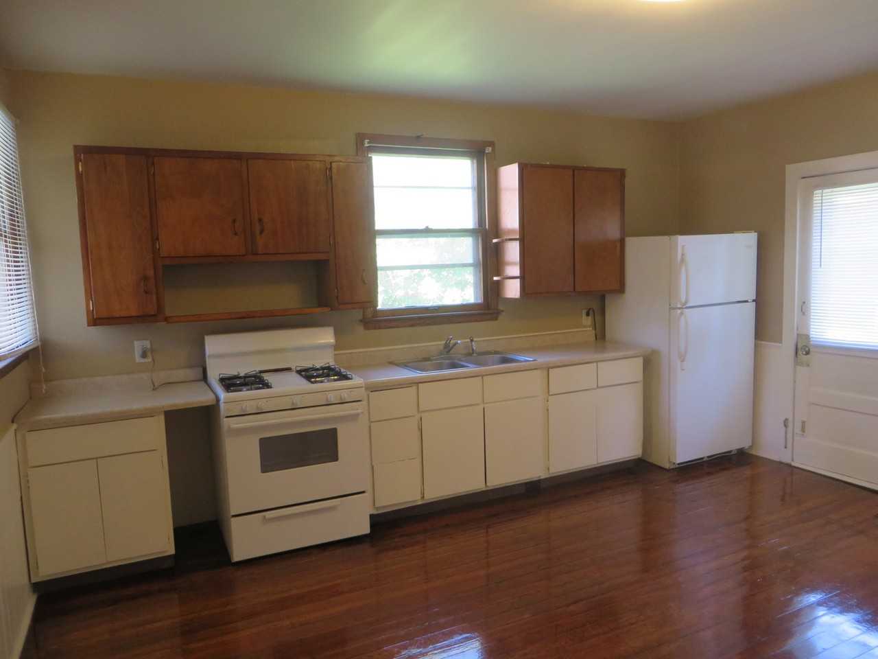 217 W Woodland Ave - Photo 3 of 50