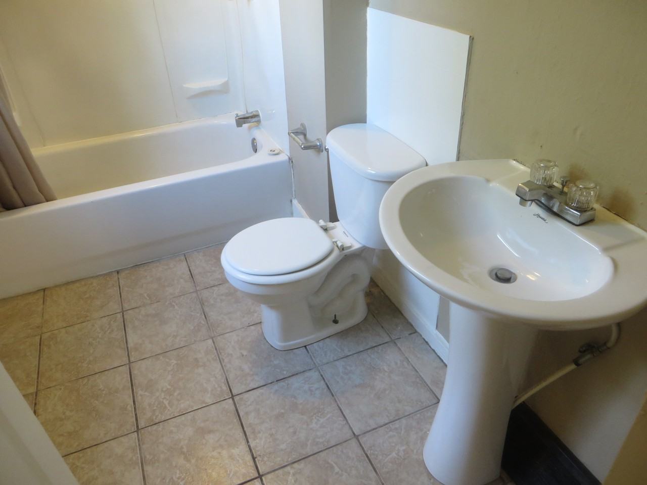 217 W Woodland Ave - Photo 7 of 50