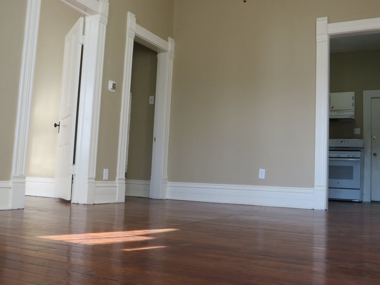 422 W Baker St - Photo 2 of 30