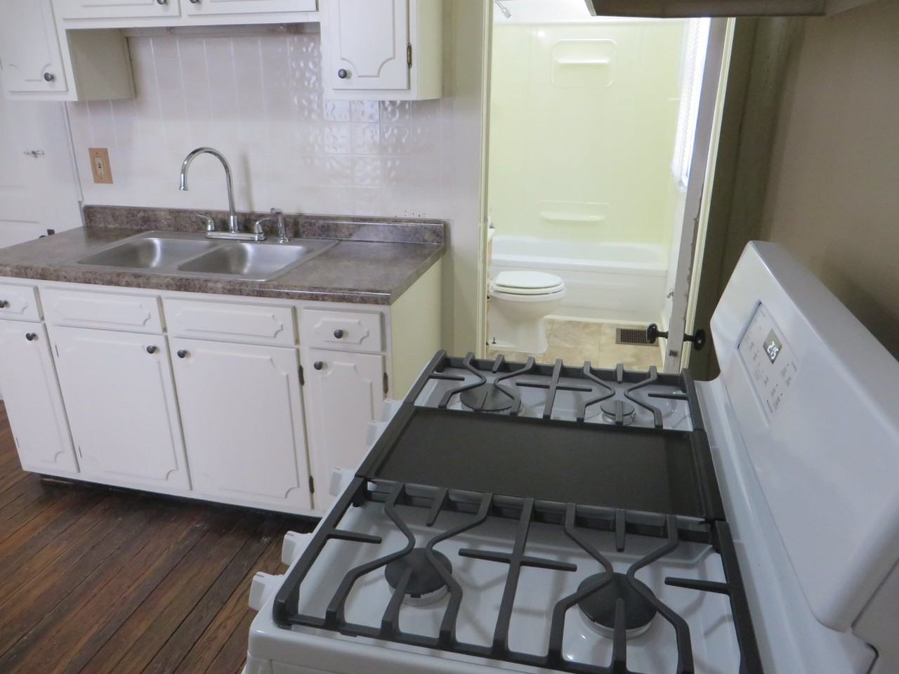 422 W Baker St - Photo 3 of 30