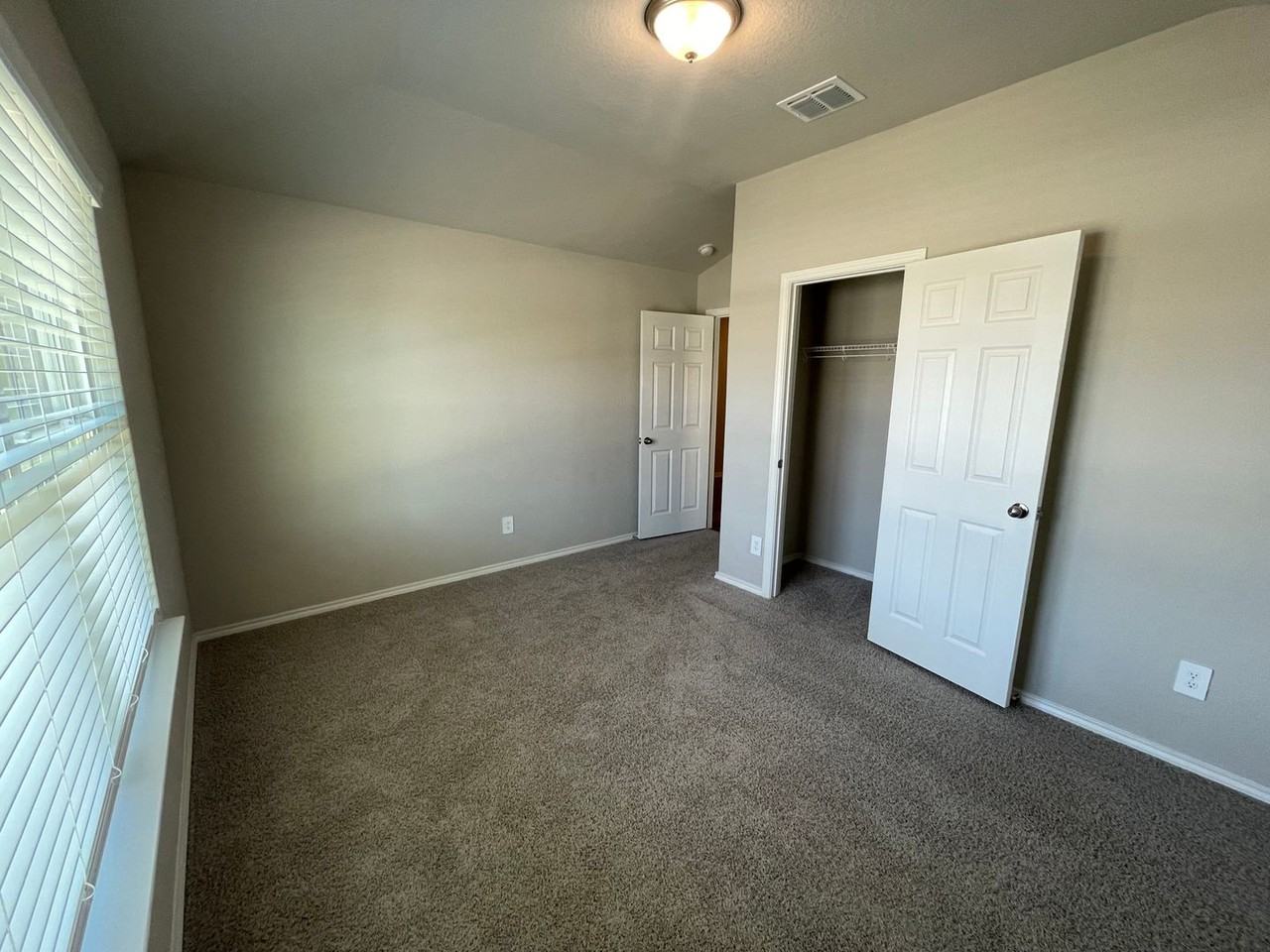 220 Stevens Smt - Photo 2 of 26