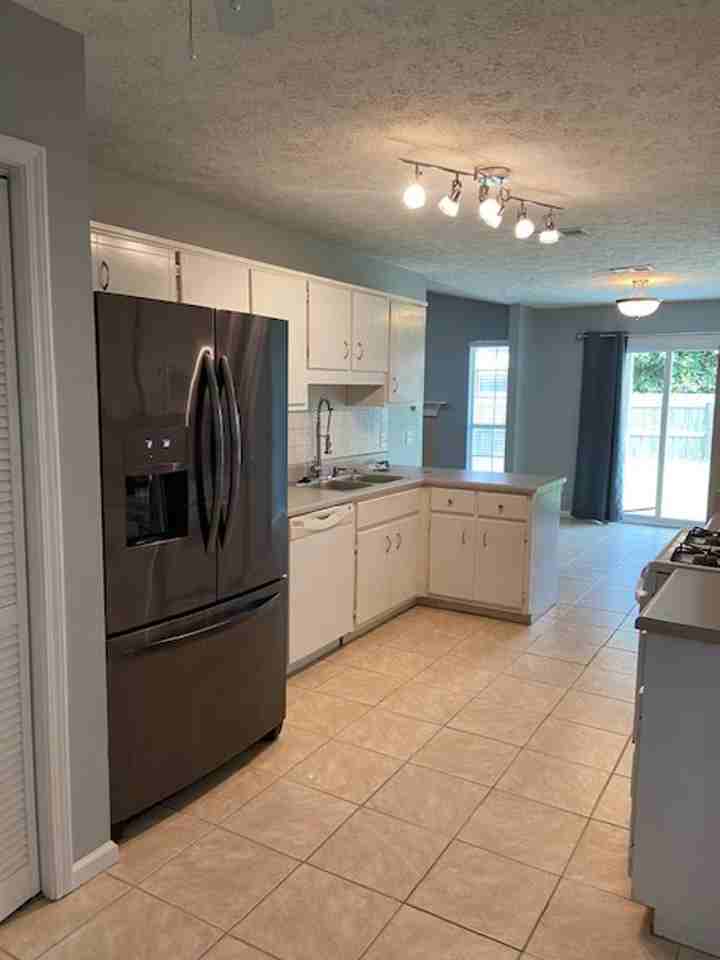 112 Rob Ct - Photo 7 of 20