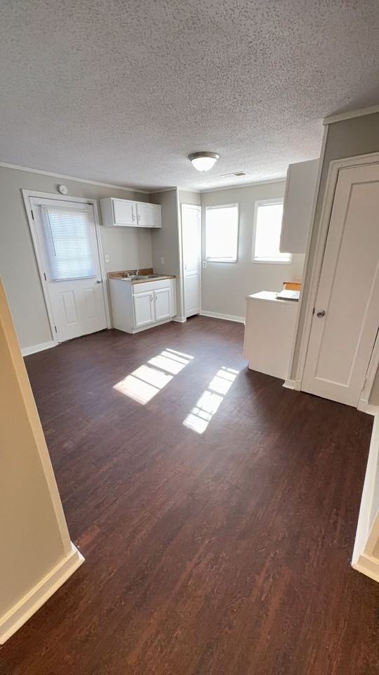 2910 N Watkins St - Photo 4 of 8