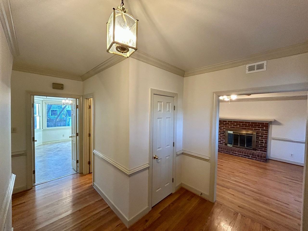 12101 Carmon Ct - Photo 5 of 33