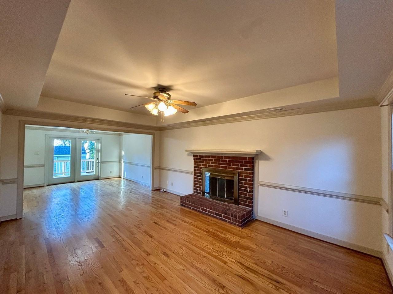 12101 Carmon Ct - Photo 7 of 33