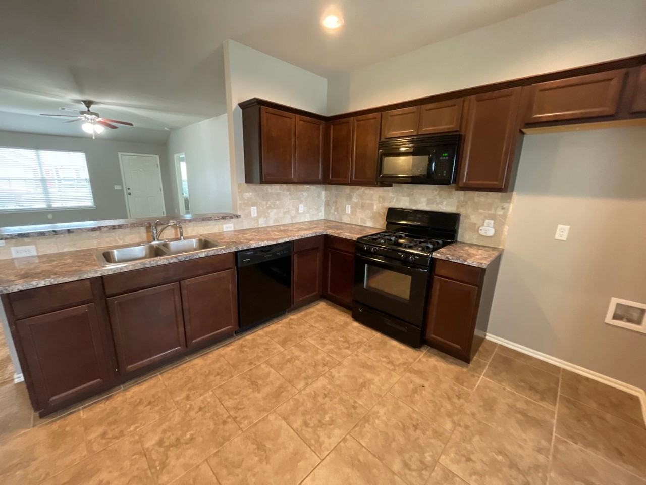 11724 Nw 135th St - Photo 4 of 30