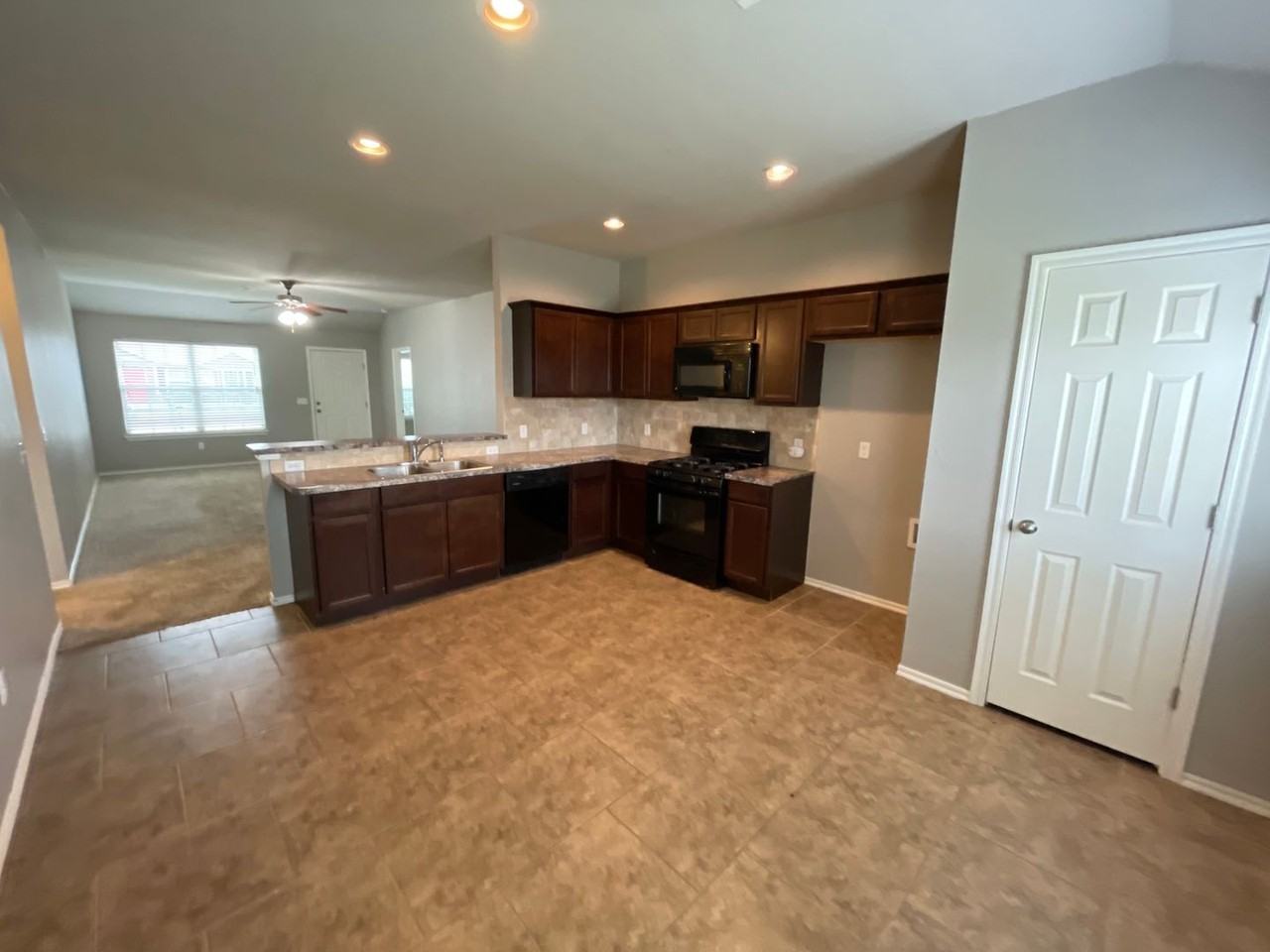 11724 Nw 135th St - Photo 6 of 30