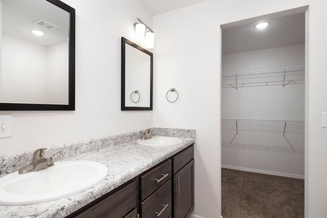 1001 Abbey St - Photo 6 of 22