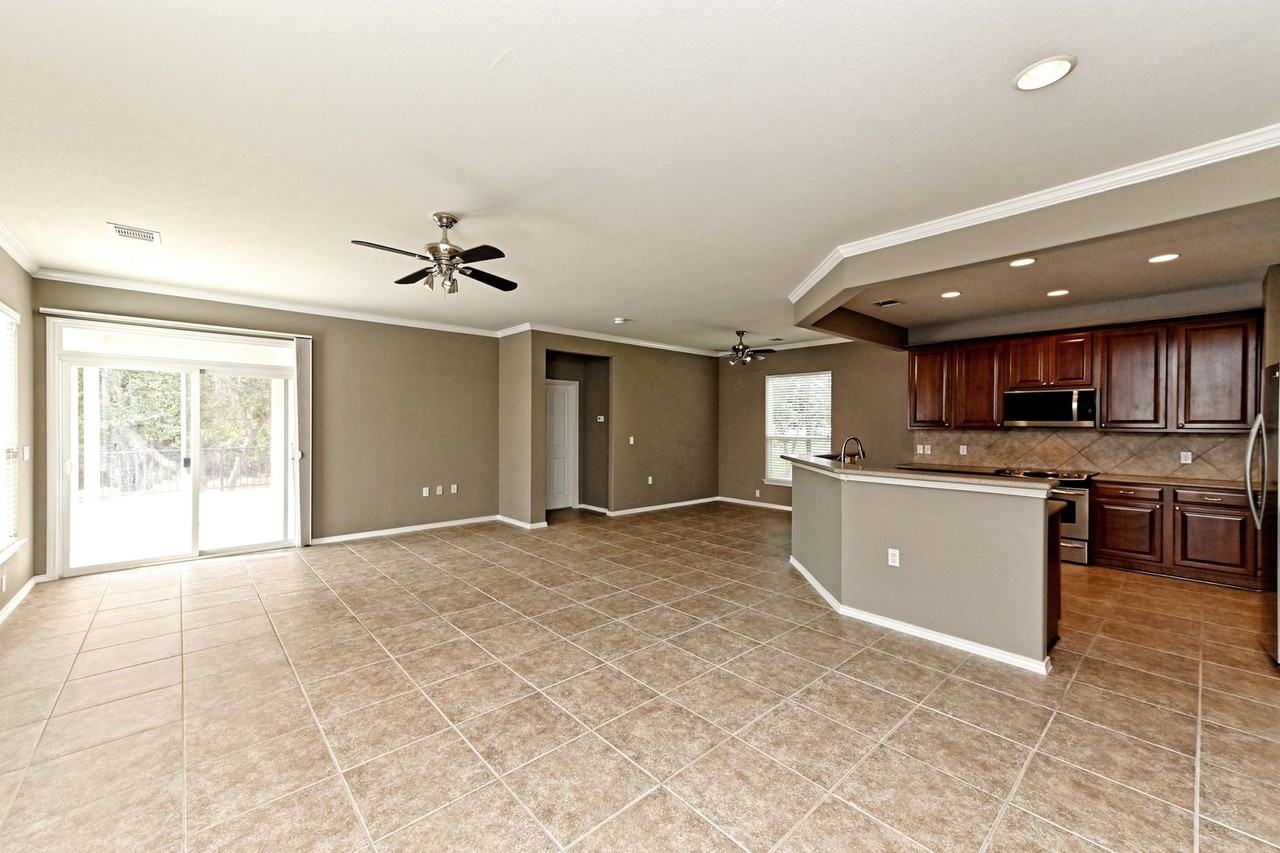 533 Mill Pond Path - Photo 4 of 34