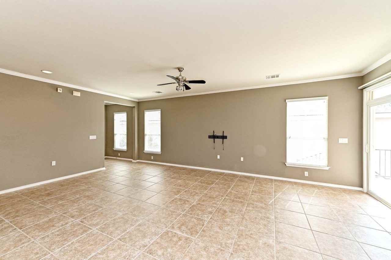 533 Mill Pond Path - Photo 5 of 34